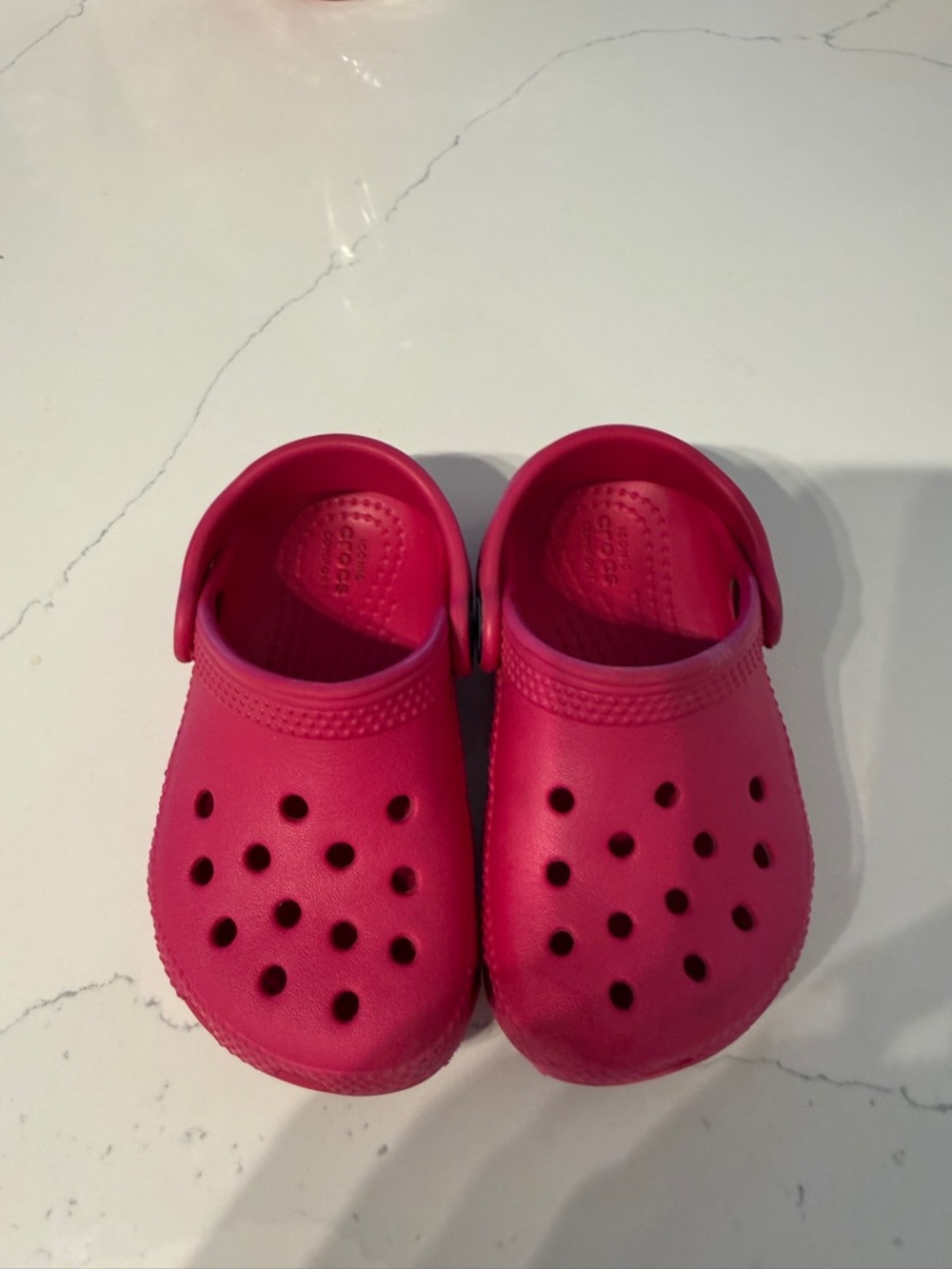 CROCS Baby Classic Clog Crocs in Bright Pink Size 6